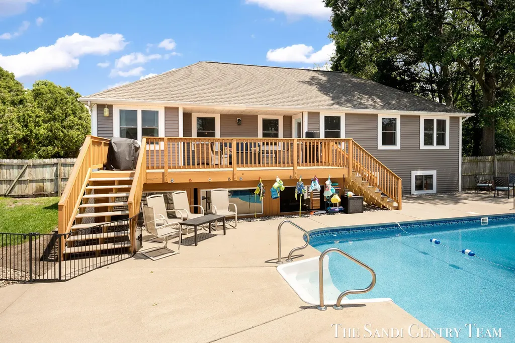 4007 Meadow Lane Fruitport Charter Township MI 49444