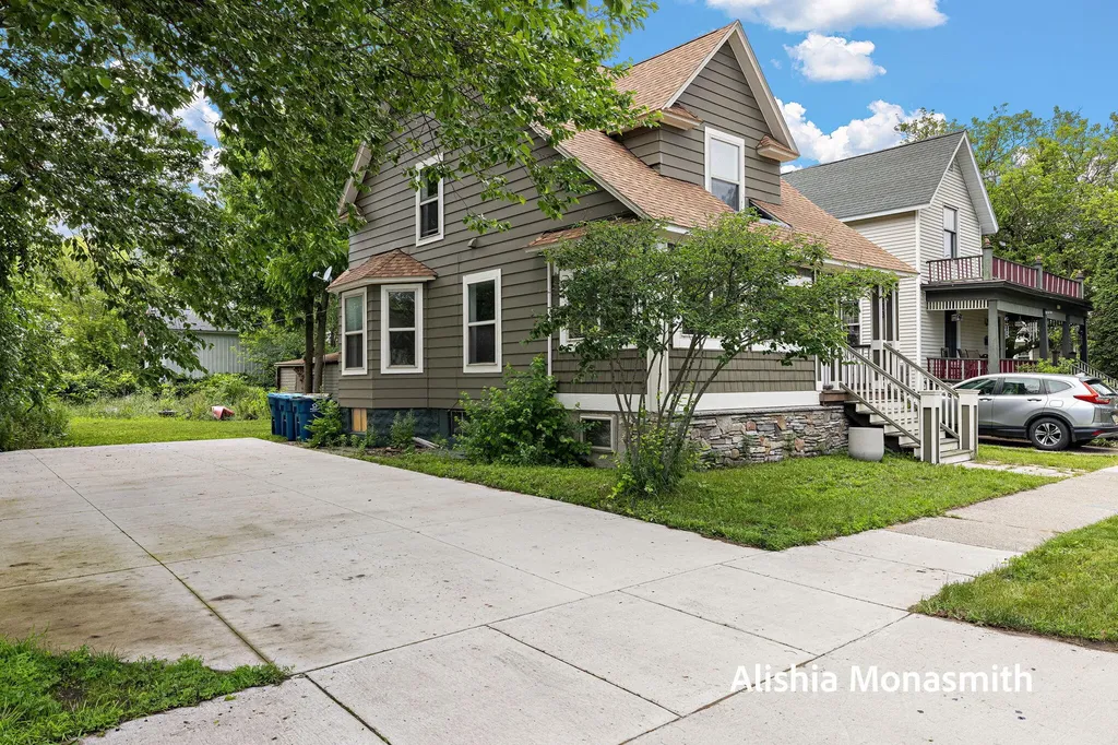 313 N 5th Street Grand Haven City MI 49417