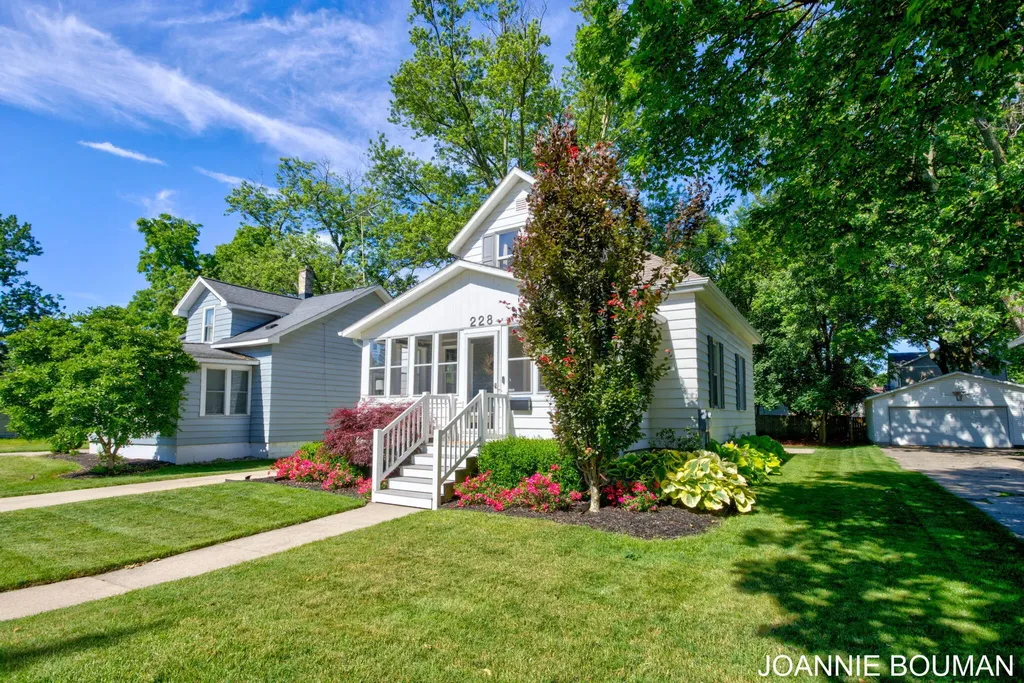 228 N Ottawa Street Zeeland City MI 49464