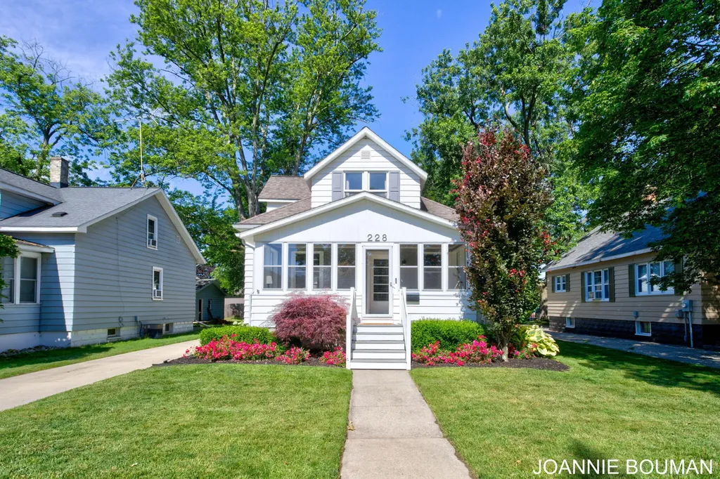 228 N Ottawa Street Zeeland City MI 49464