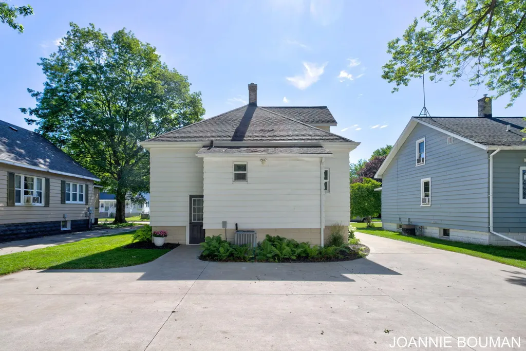 228 N Ottawa Street Zeeland City MI 49464