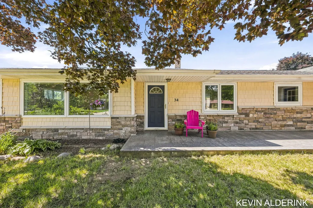 34 W 37th Street Holland City MI 49423