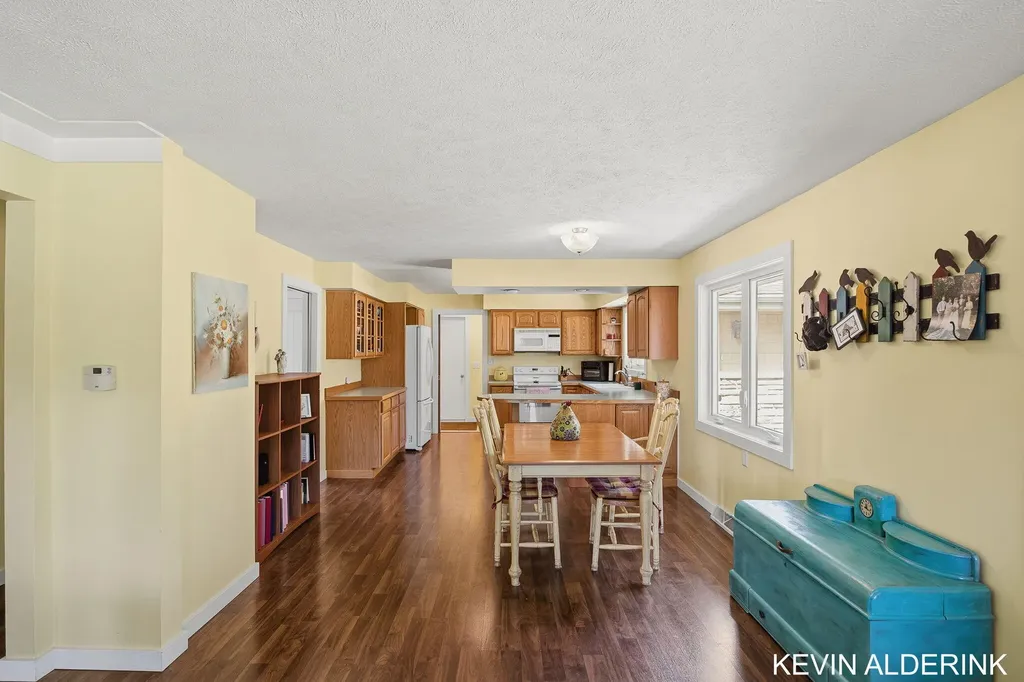 34 W 37th Street Holland City MI 49423