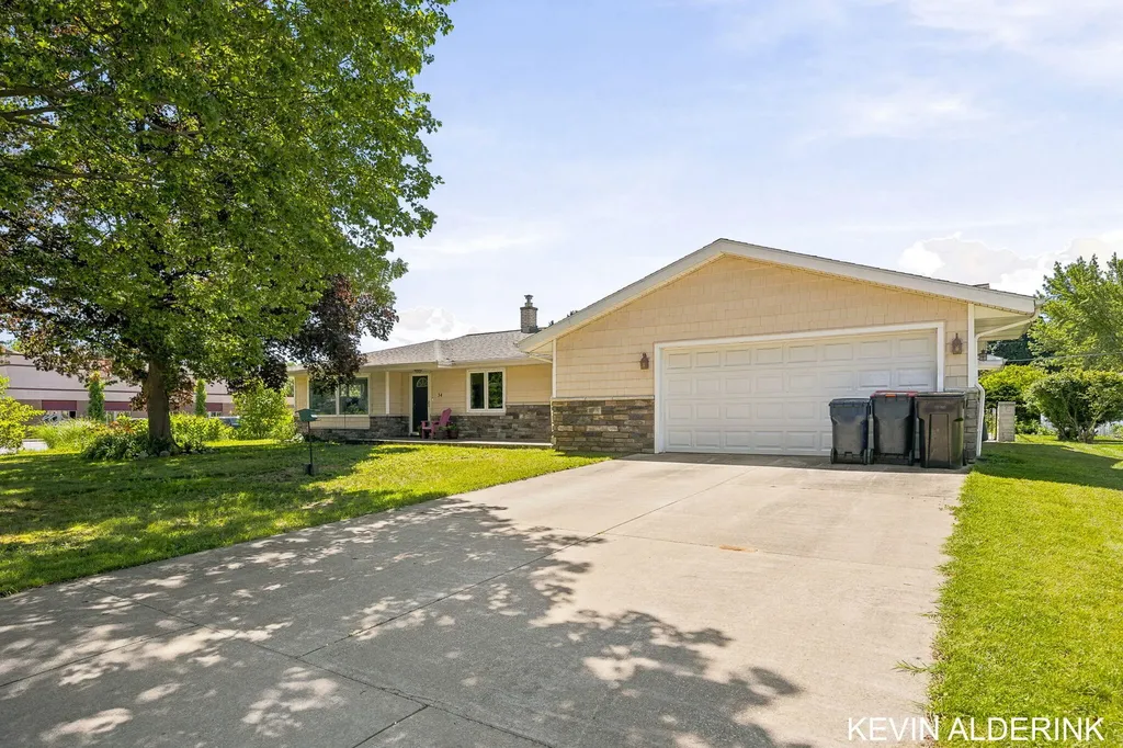34 W 37th Street Holland City MI 49423