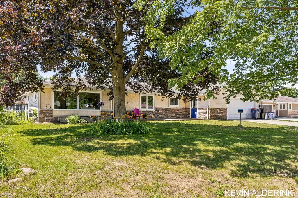 34 W 37th Street Holland City MI 49423