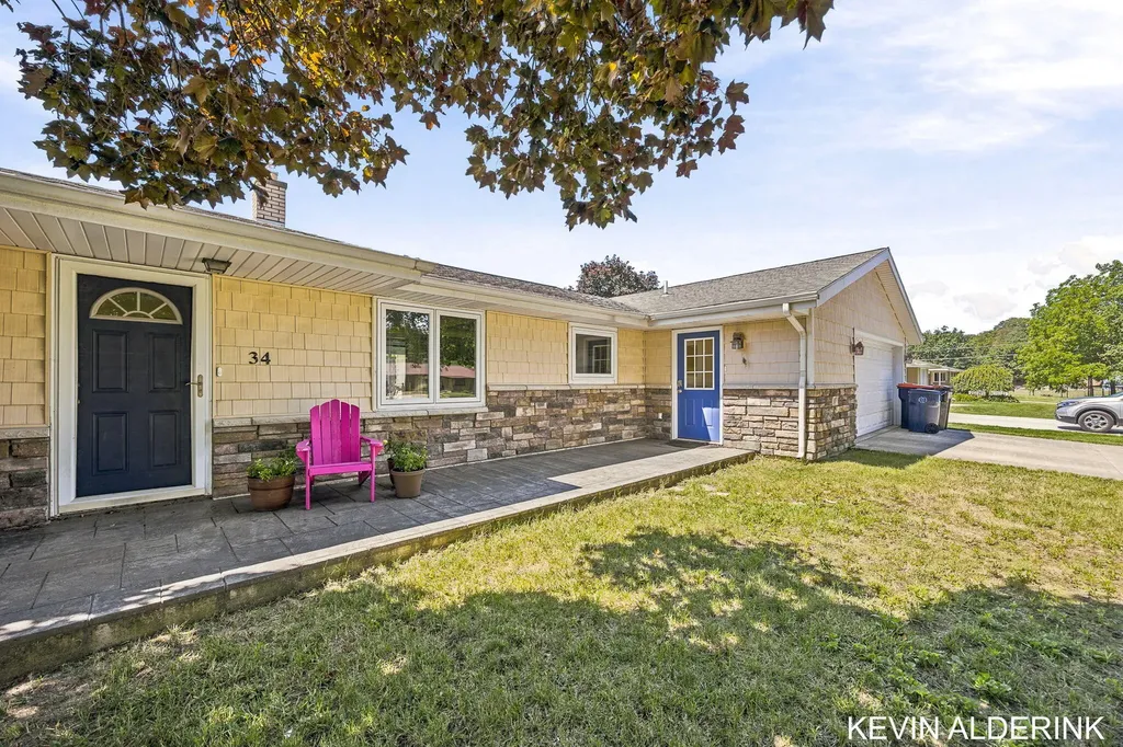34 W 37th Street Holland City MI 49423