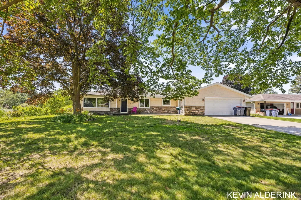 34 W 37th Street Holland City MI 49423