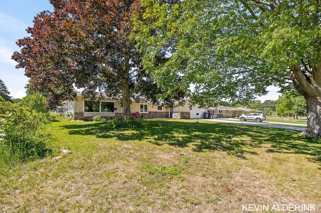 34 W 37th Street Holland City MI 49423