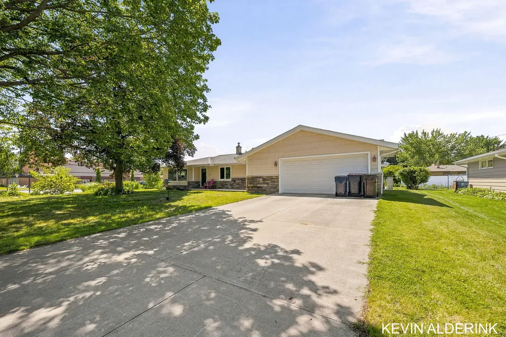 34 W 37th Street Holland City MI 49423