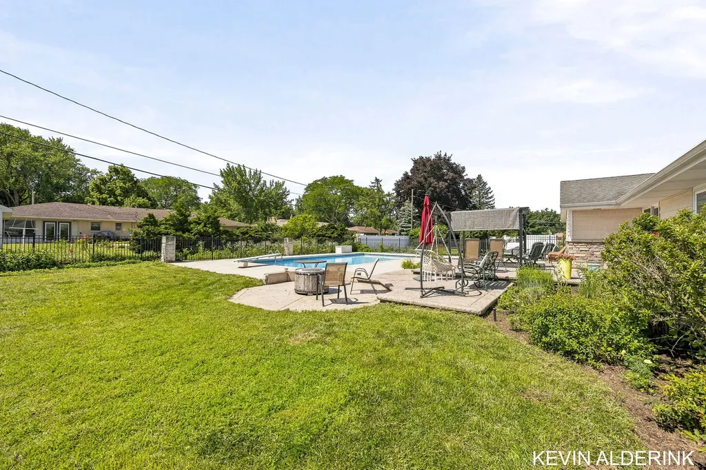 34 W 37th Street Holland City MI 49423