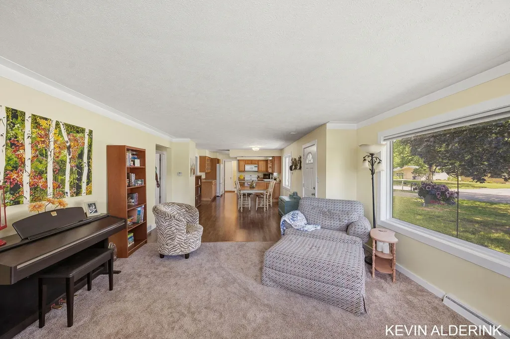 34 W 37th Street Holland City MI 49423