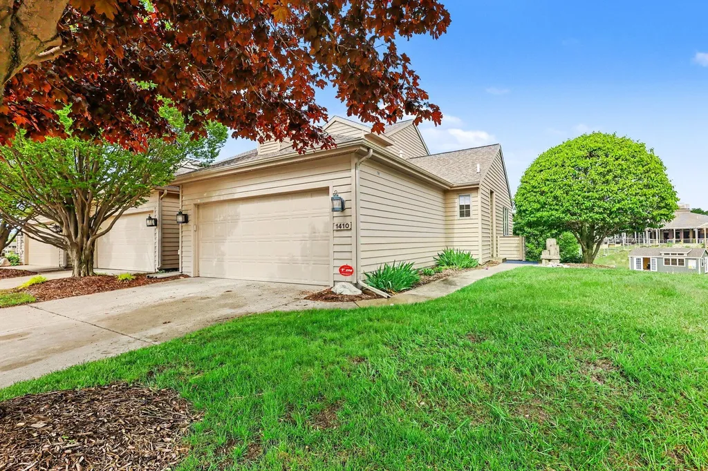 1410 E Harbour Towne Circle Muskegon City MI 49441