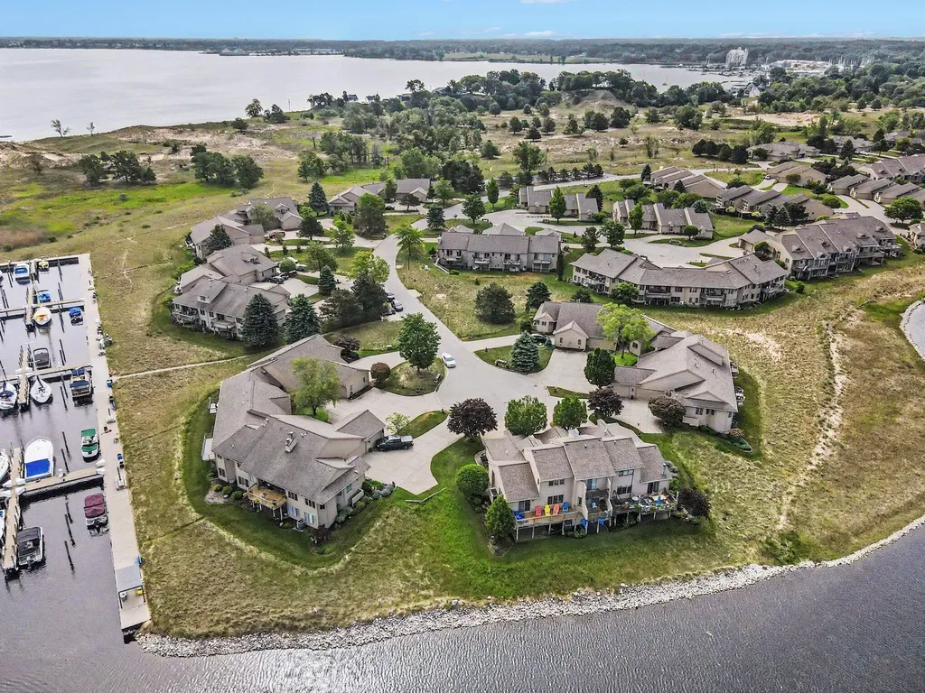 1410 E Harbour Towne Circle Muskegon City MI 49441