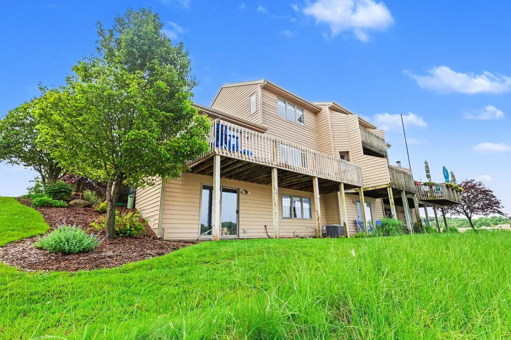 1410 E Harbour Towne Circle Muskegon City MI 49441