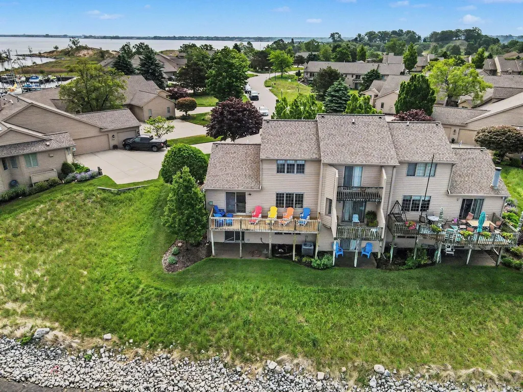 1410 E Harbour Towne Circle Muskegon City MI 49441