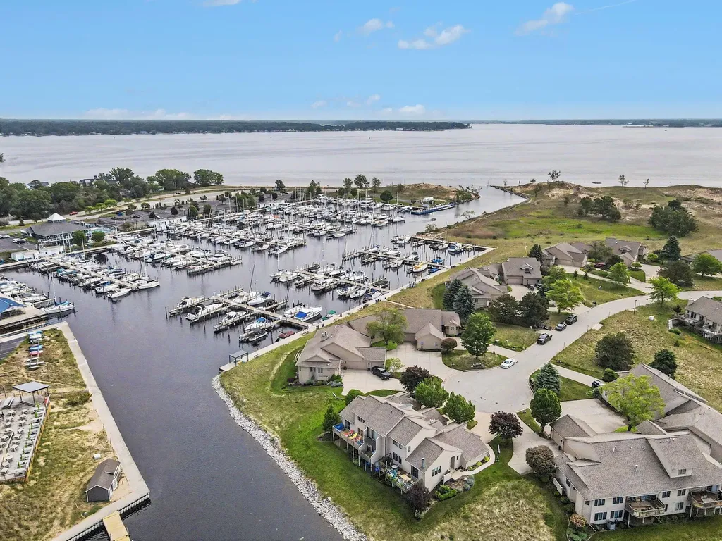 1410 E Harbour Towne Circle Muskegon City MI 49441