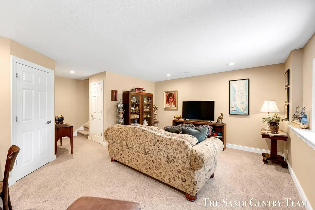 931 Bluff Creek Drive Grand Haven City MI 49417