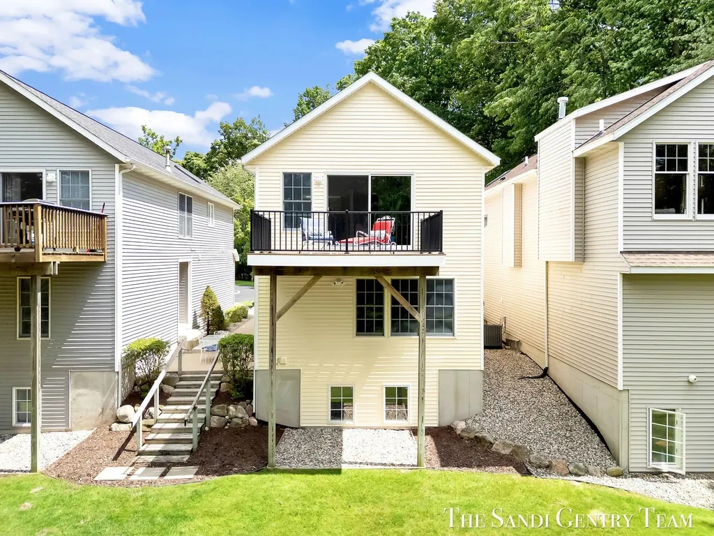 931 Bluff Creek Drive Grand Haven City MI 49417