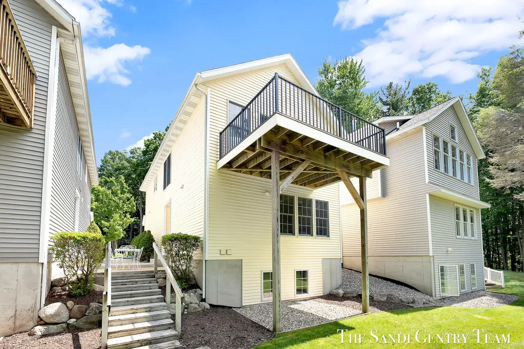 931 Bluff Creek Drive Grand Haven City MI 49417
