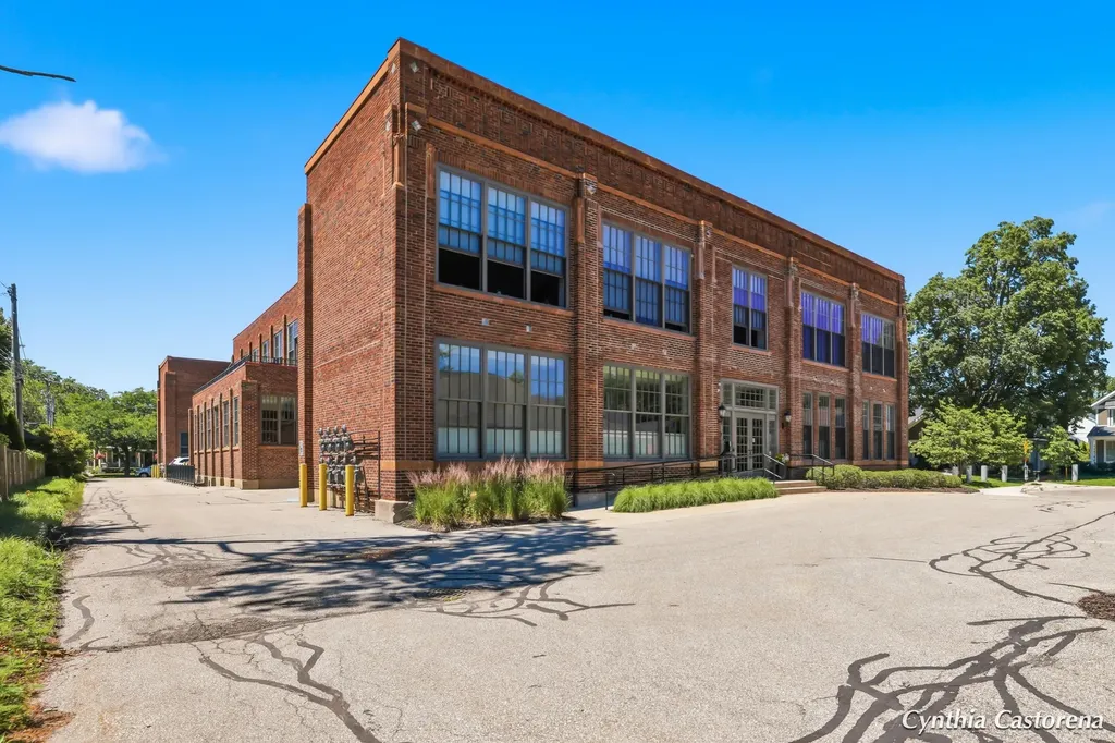 156 W 11th Street Holland City MI 49423