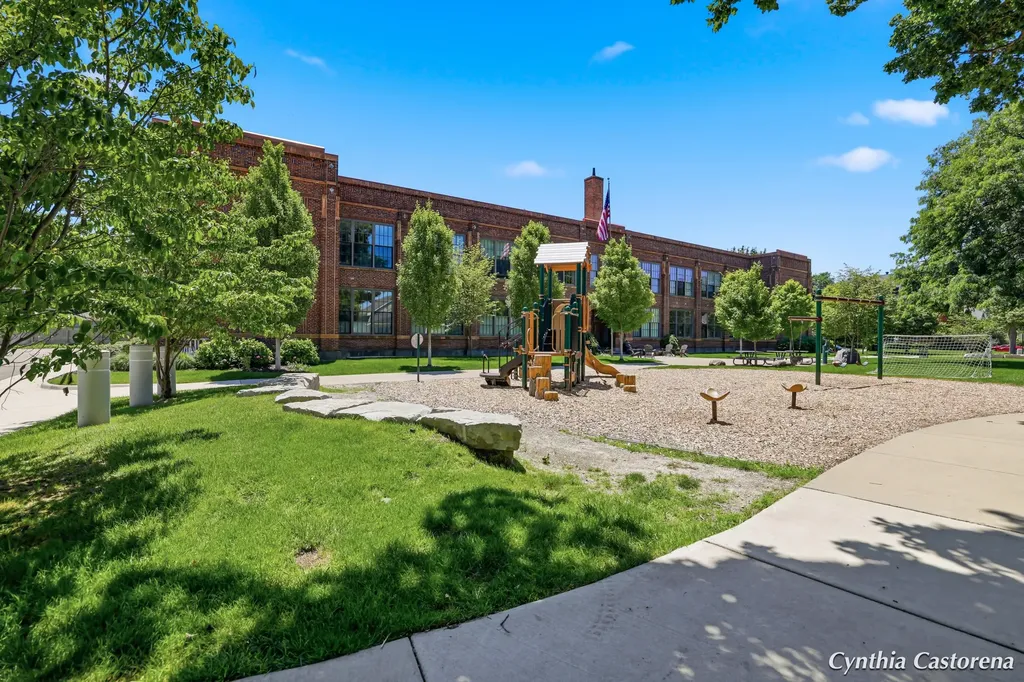 156 W 11th Street Holland City MI 49423