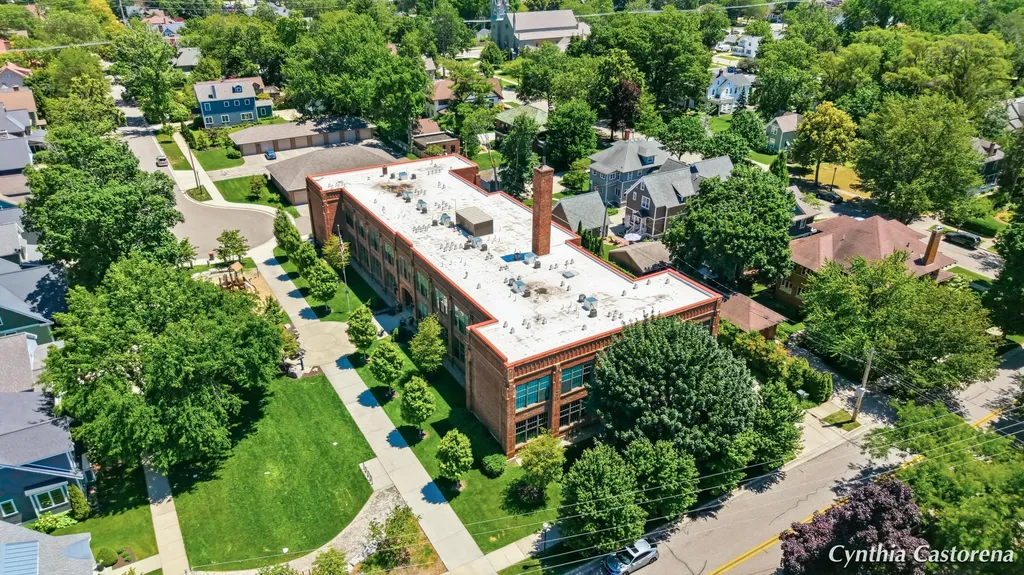 156 W 11th Street Holland City MI 49423