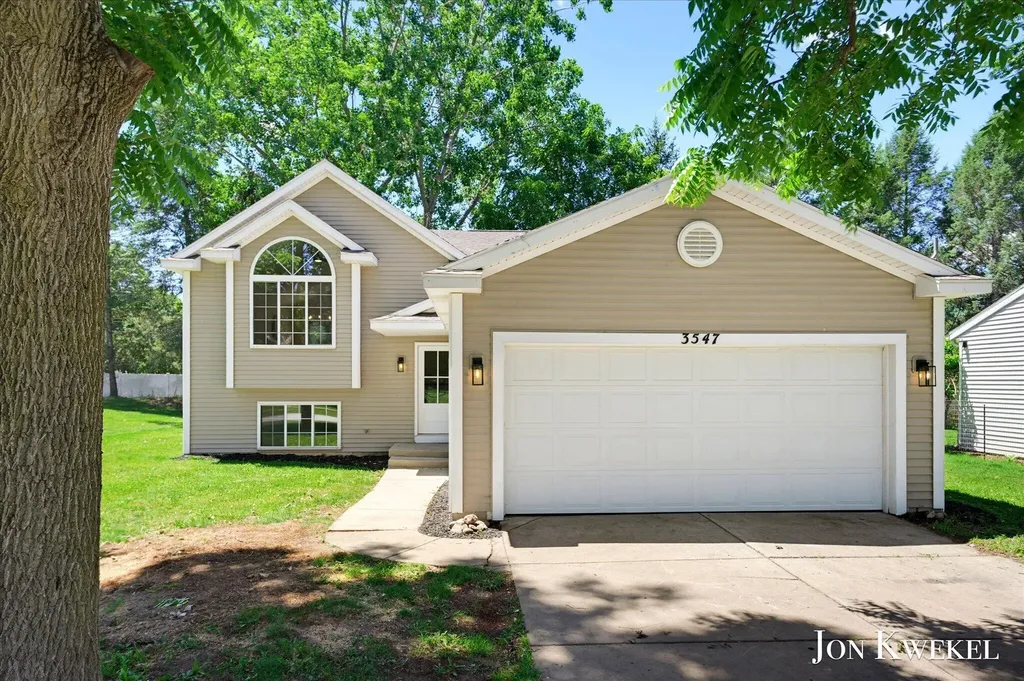 3547 Breton Valley SE Kentwood City MI 49512