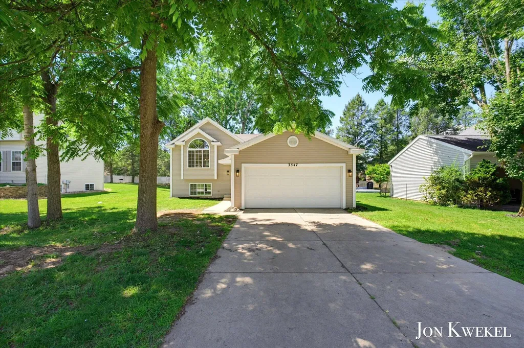 3547 Breton Valley SE Kentwood City MI 49512