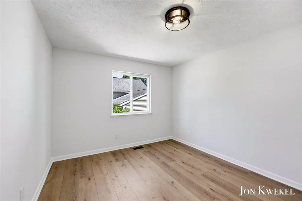 3547 Breton Valley SE Kentwood City MI 49512