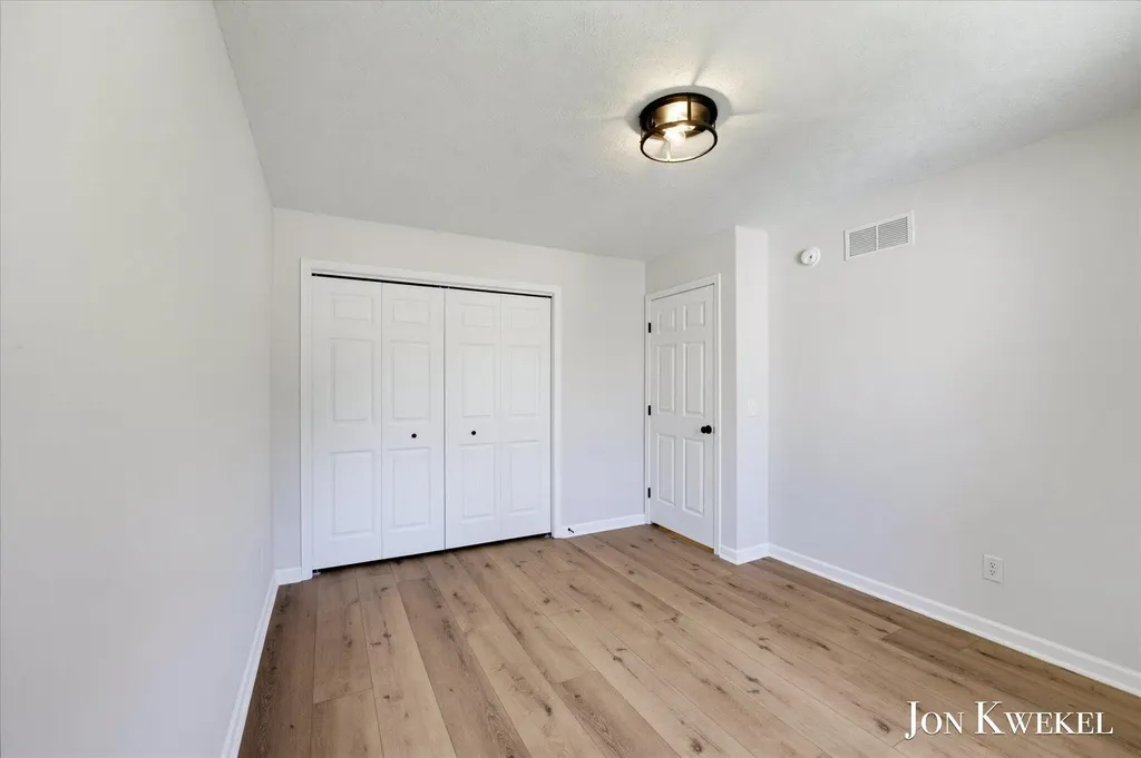 3547 Breton Valley SE Kentwood City MI 49512