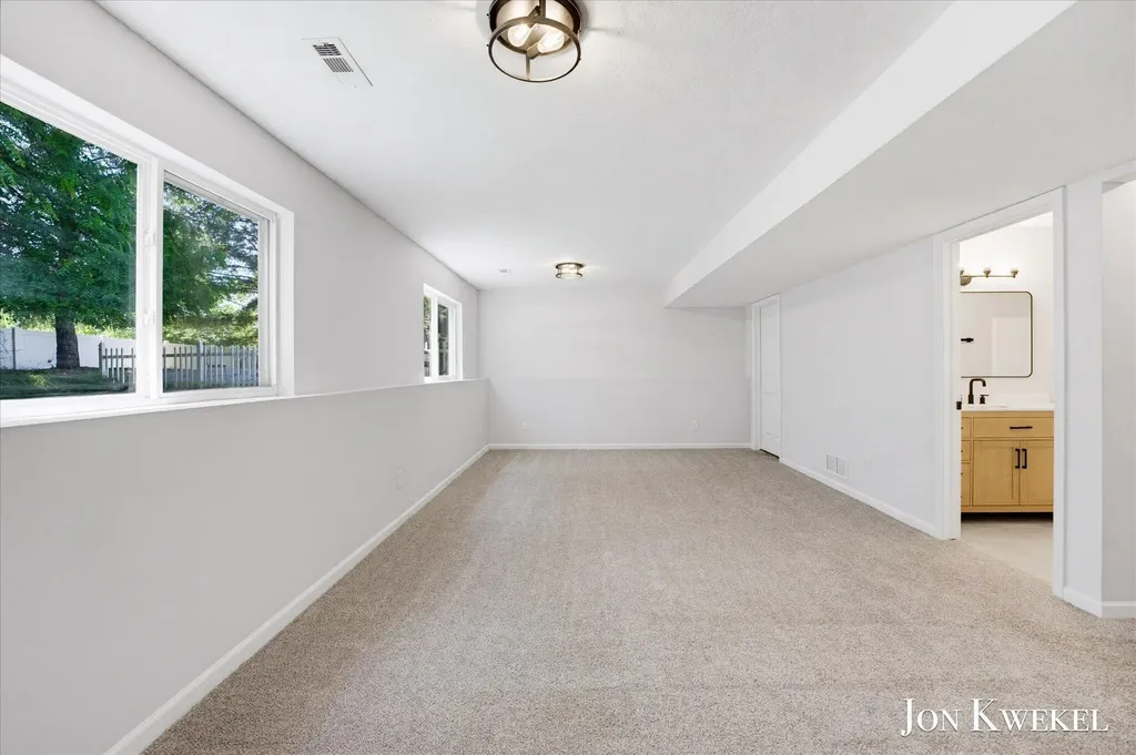 3547 Breton Valley SE Kentwood City MI 49512