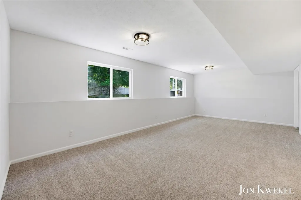 3547 Breton Valley SE Kentwood City MI 49512