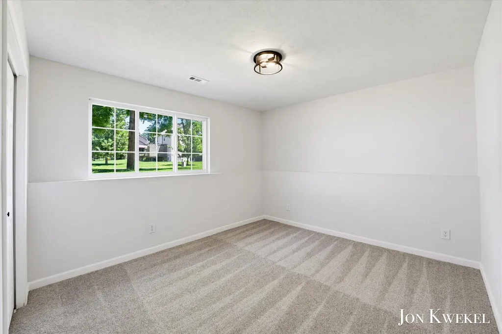 3547 Breton Valley SE Kentwood City MI 49512