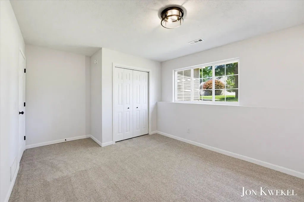 3547 Breton Valley SE Kentwood City MI 49512
