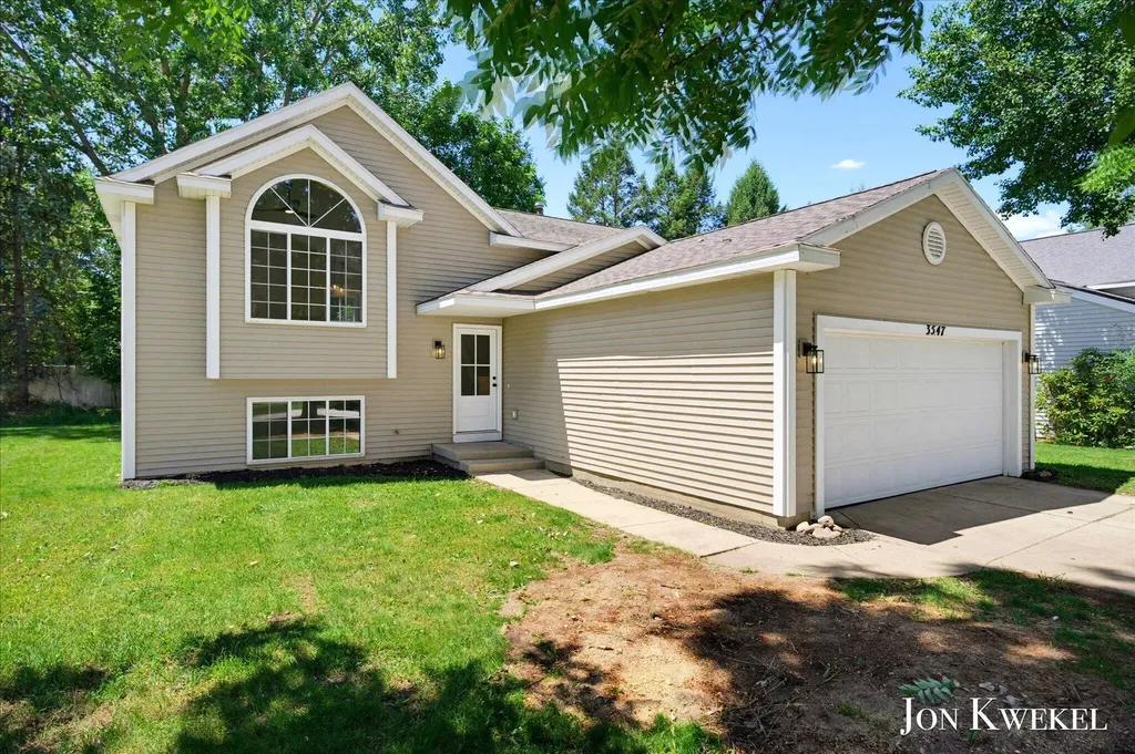 3547 Breton Valley SE Kentwood City MI 49512