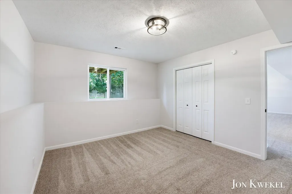 3547 Breton Valley SE Kentwood City MI 49512