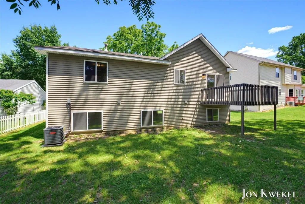 3547 Breton Valley SE Kentwood City MI 49512