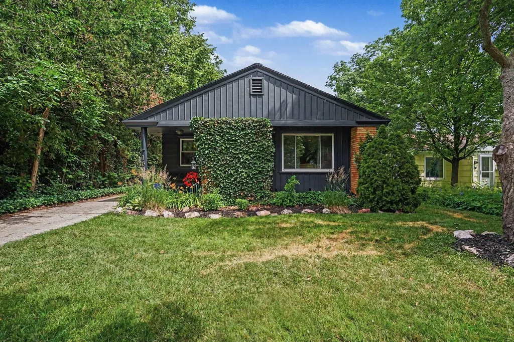 169 E 28th Street Holland City MI 49423