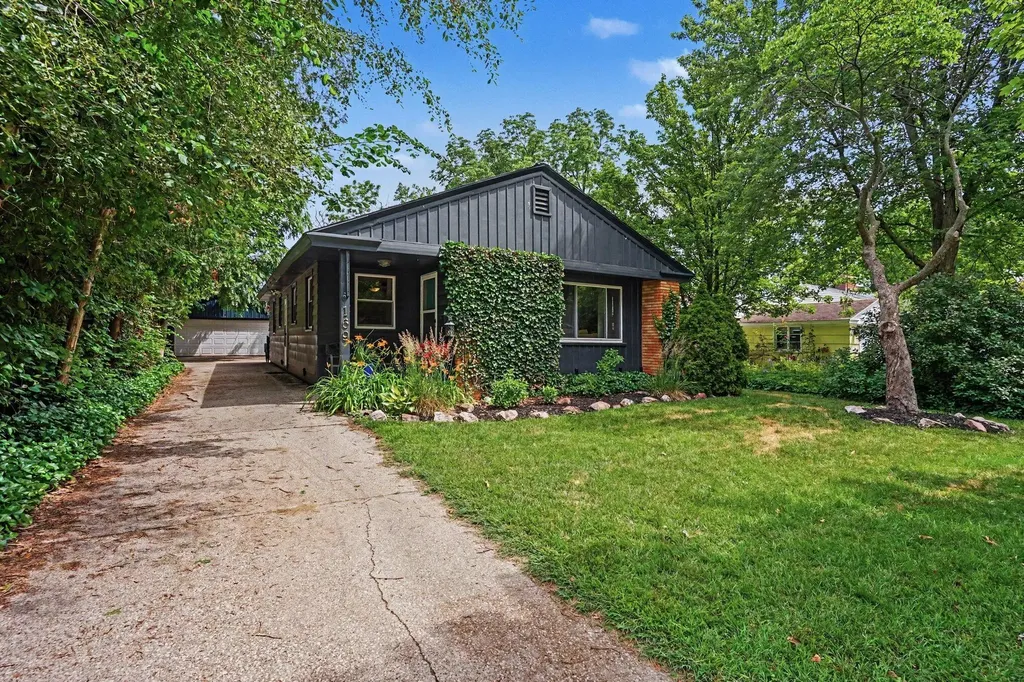 169 E 28th Street Holland City MI 49423
