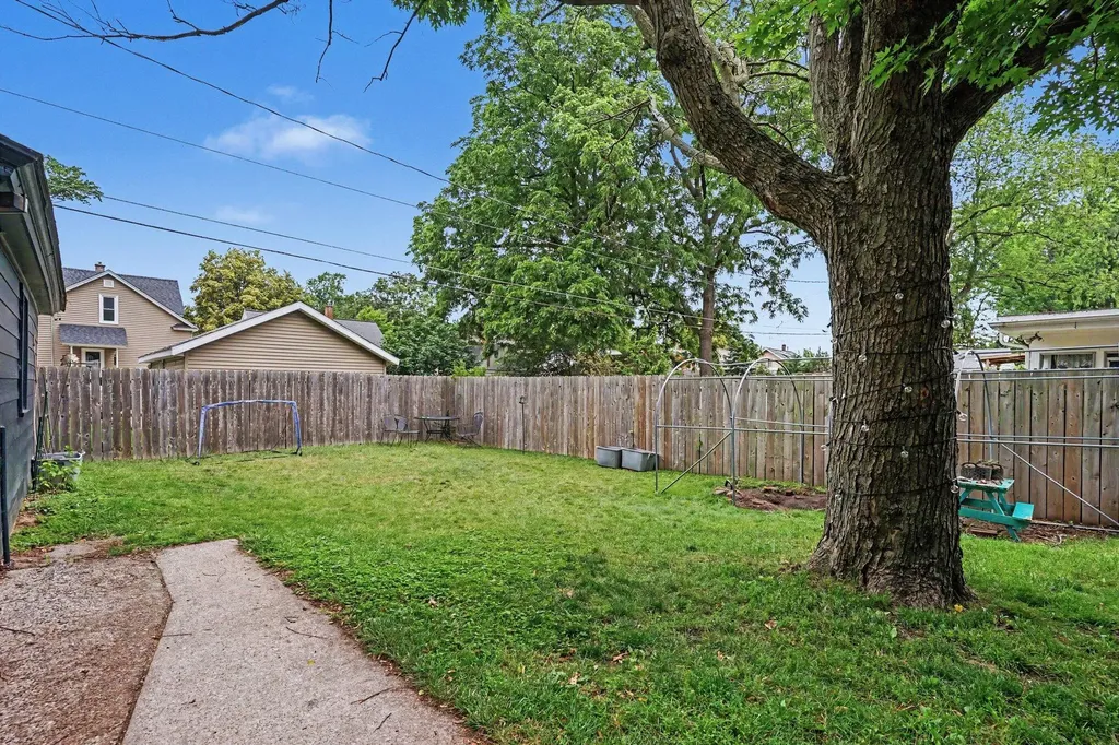 169 E 28th Street Holland City MI 49423