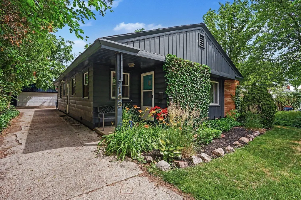169 E 28th Street Holland City MI 49423