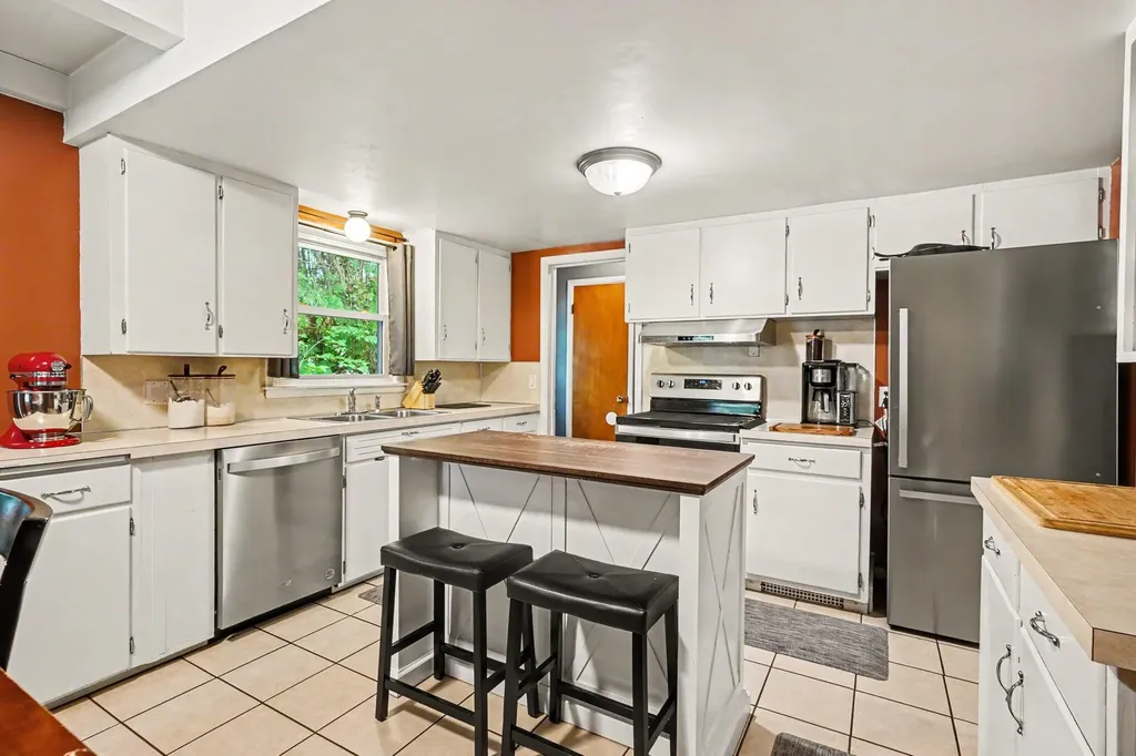 169 E 28th Street Holland City MI 49423