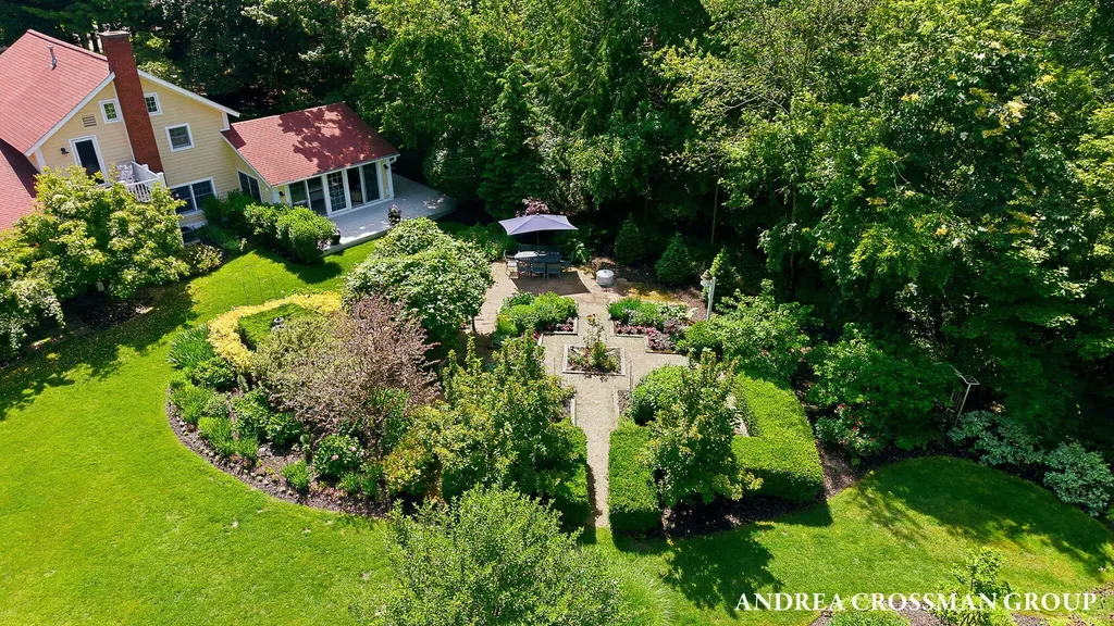 2075 Lakeshore Drive Ganges Township MI 49408