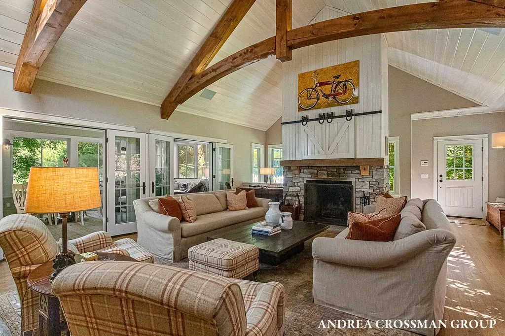 2075 Lakeshore Drive Ganges Township MI 49408