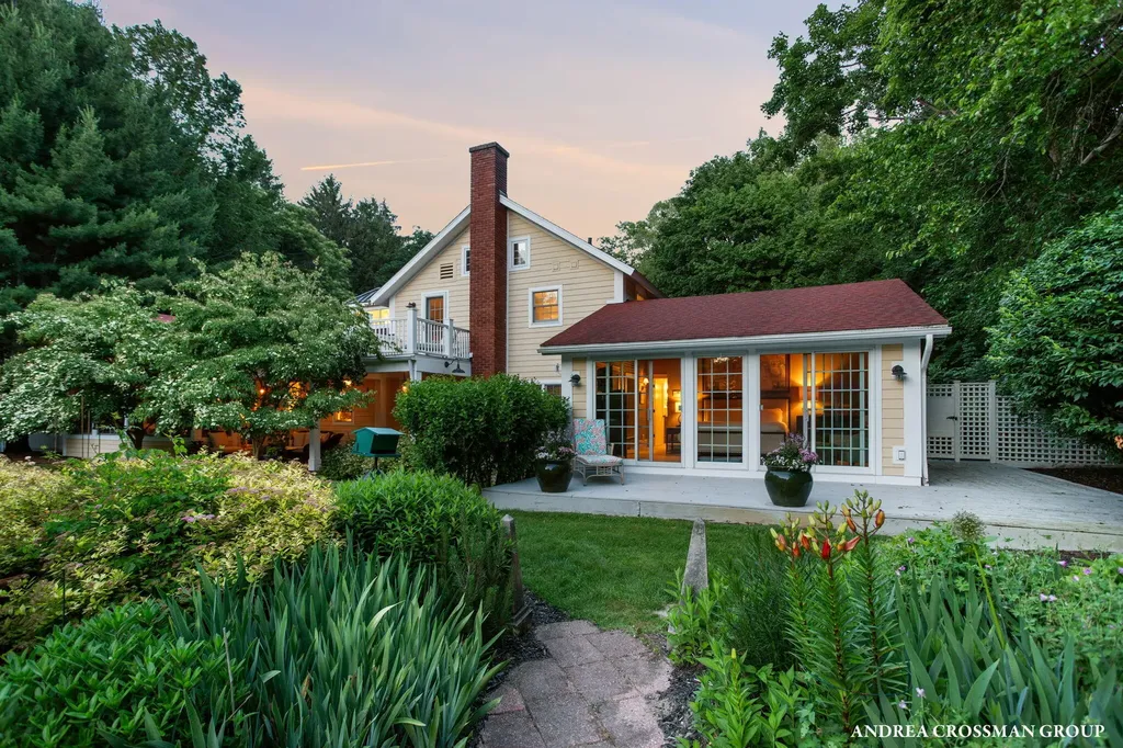 2075 Lakeshore Drive Ganges Township MI 49408