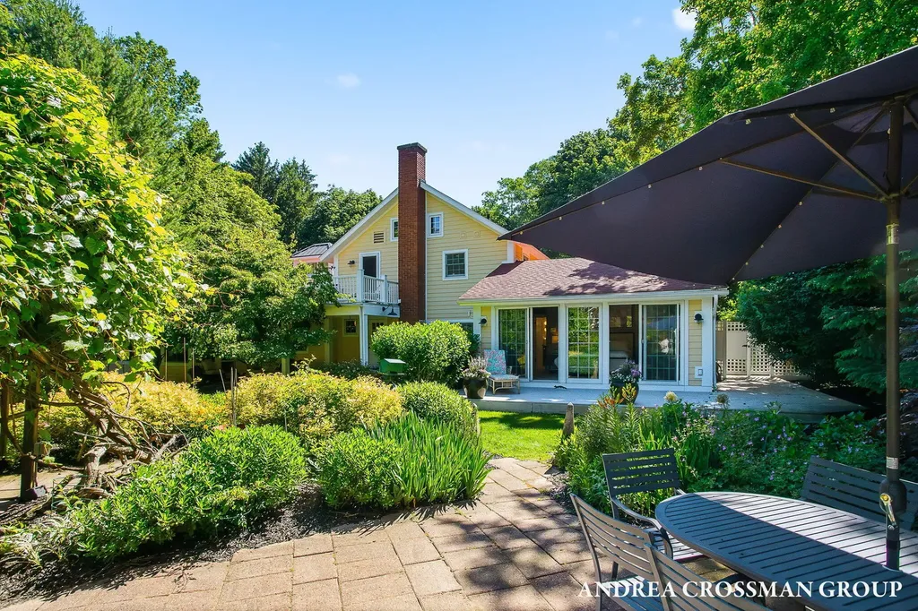 2075 Lakeshore Drive Ganges Township MI 49408