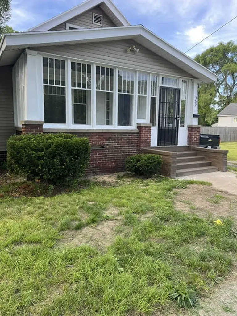 757 Washington Avenue Muskegon City MI 49441