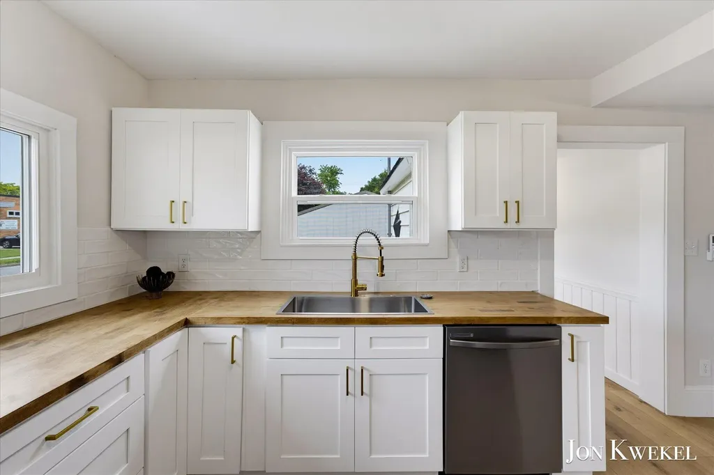 523 Elm Street SE Lowell City MI 49331