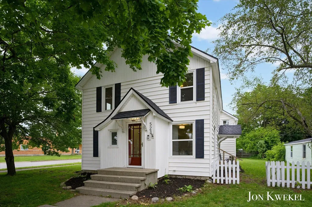 523 Elm Street SE Lowell City MI 49331
