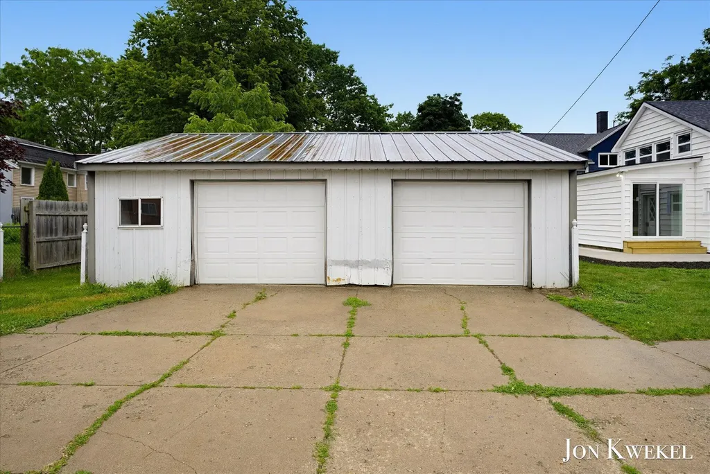 523 Elm Street SE Lowell City MI 49331